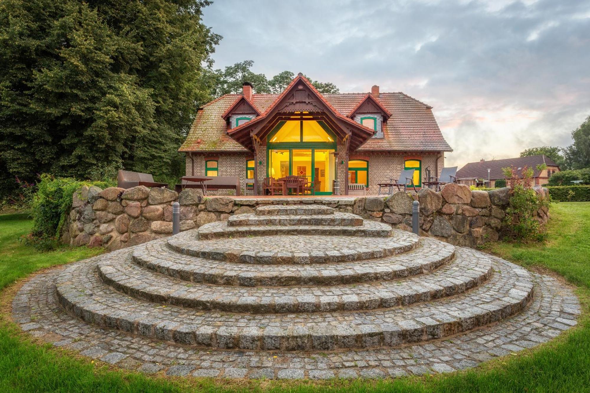 J1 Idyllisches Ferienhaus mit Seeblick Julchendorf Exterior foto