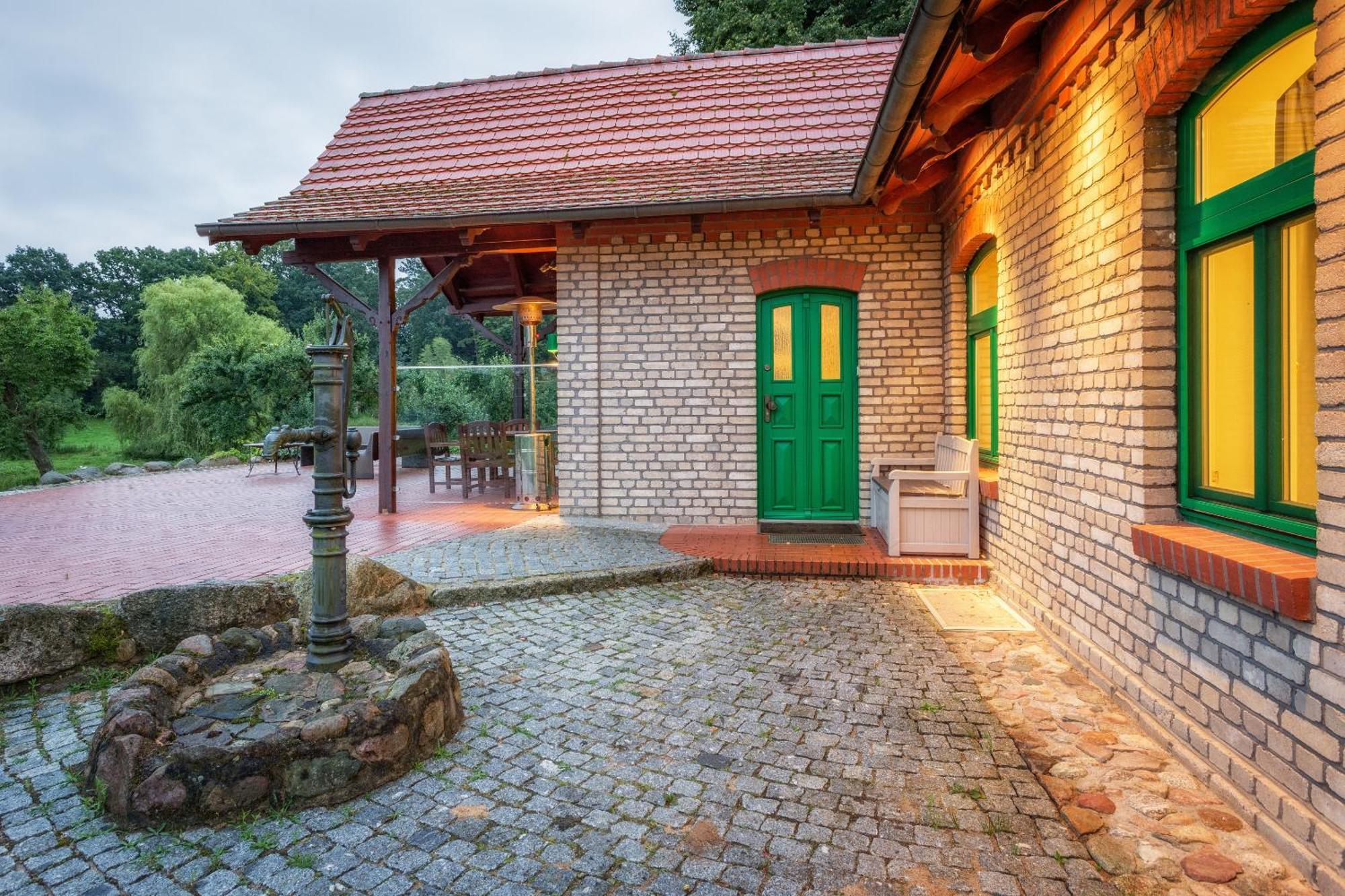 J1 Idyllisches Ferienhaus mit Seeblick Julchendorf Exterior foto