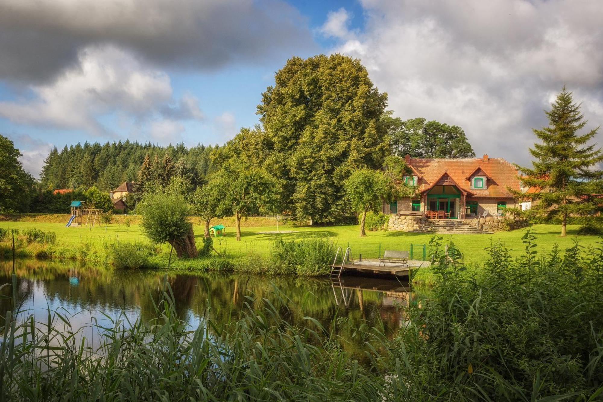 J1 Idyllisches Ferienhaus mit Seeblick Julchendorf Exterior foto